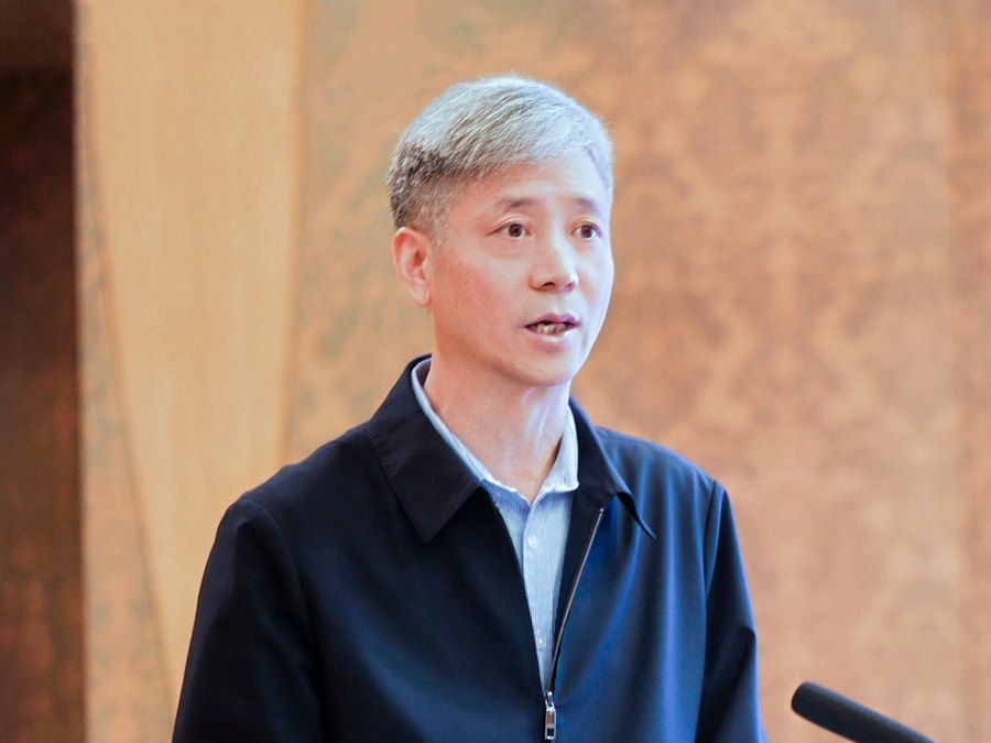 云南省财政厅总经济师、二级巡视员 杨训兵