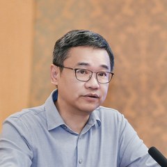 上海市政府采购中心副主任 许伟国